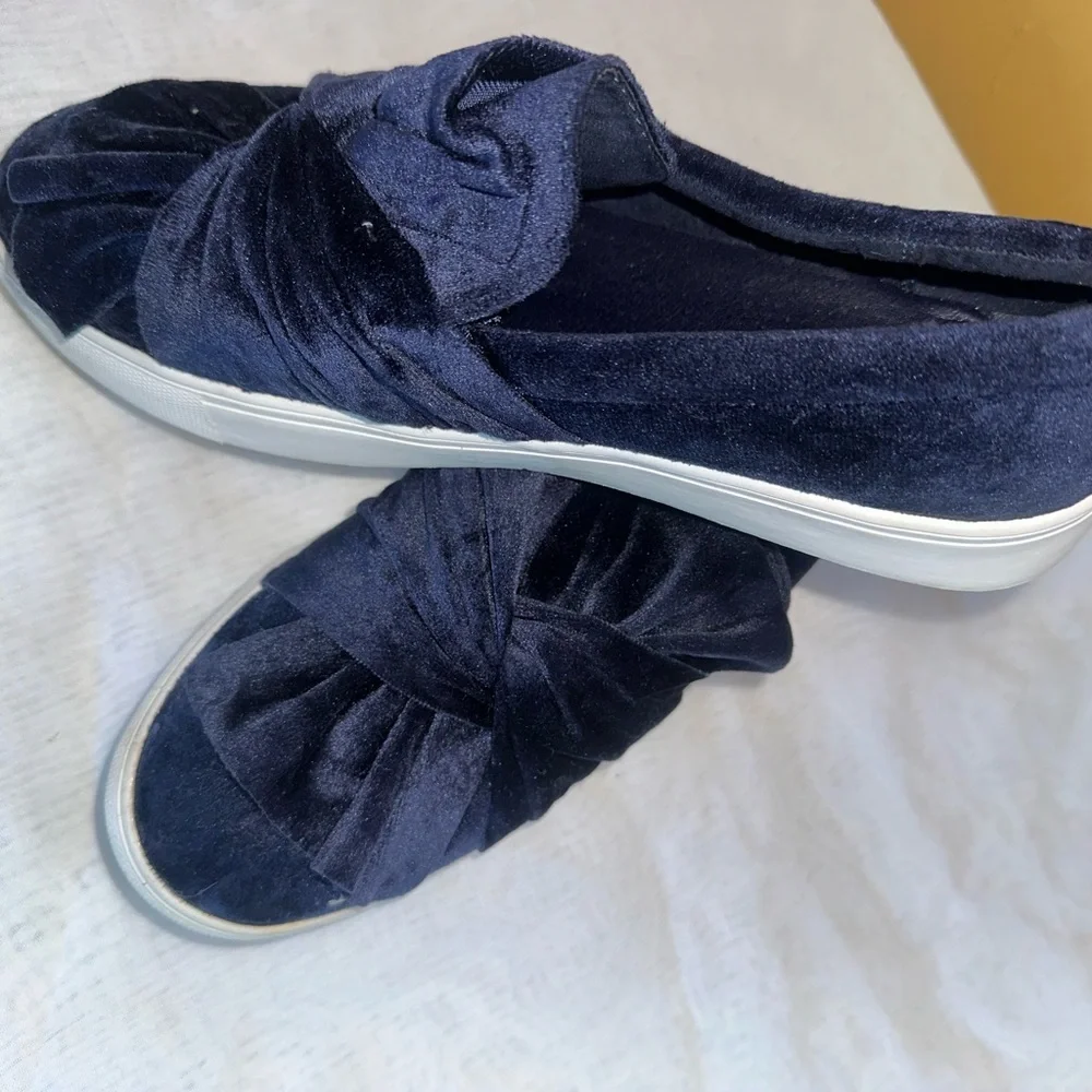 MIA Women's Velvet Loafers - Deep Blue size 8.5M. (114)